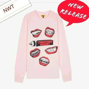 CHINATOWN MARKET NWT MOUTH LONG-SLEEVE TEE 